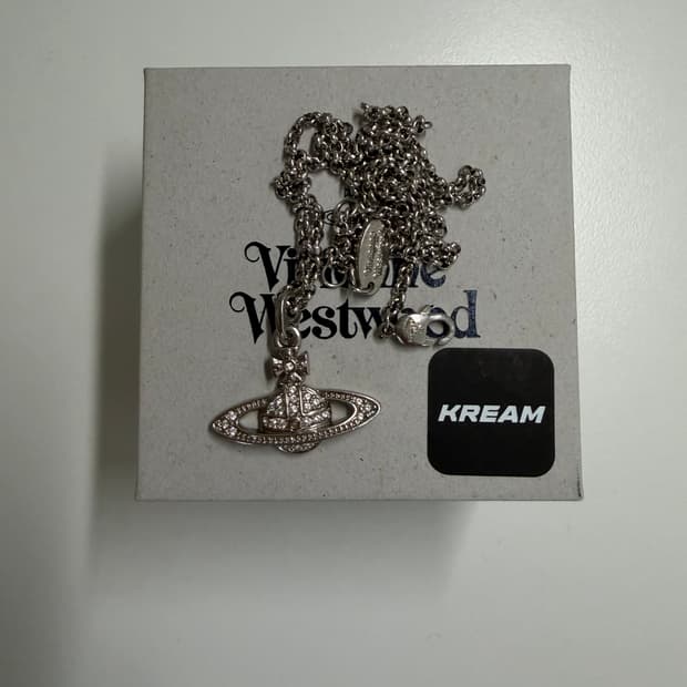 비비안 웨스트우드 미니 바스 릴리프 펜던트 실버