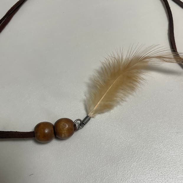 깃털 목걸이