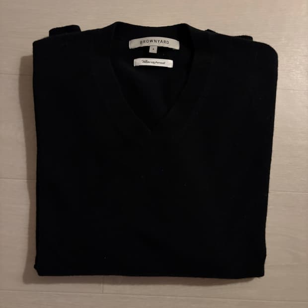 25fw) 브라운야드 브이넥 니트