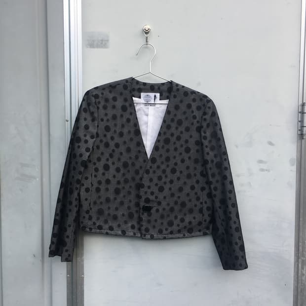HALF MOON Black Dot Pattern V-neck Cropp