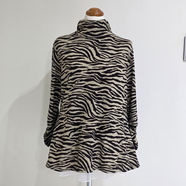 지브라 a라인 터틀넥 롱슬리브긴팔니트