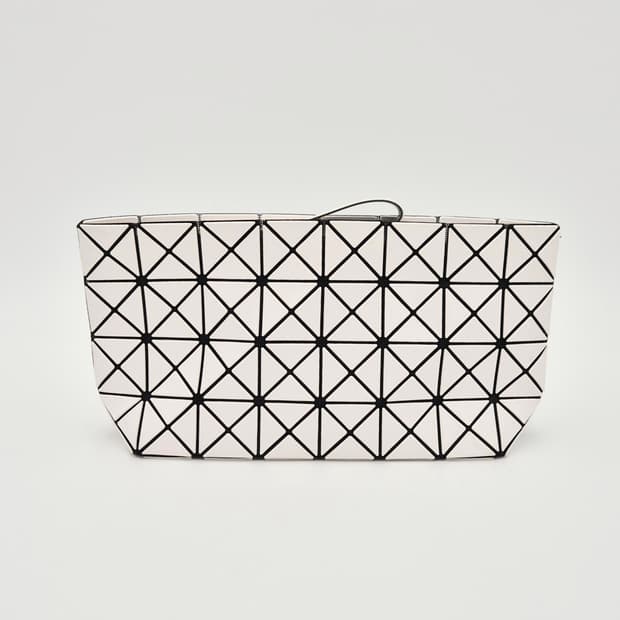 [중고명품셀렉트]바오바오 이세이미야케 프리즘 클러치 화이트 BB71-AG