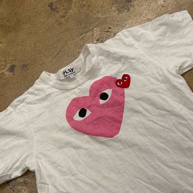 꼼데가르송 핑크 빅하트 로고 화이트 반팔