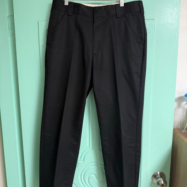 유니클로u 테이퍼드 팬츠 팝니다