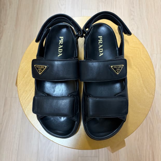 프라다 나파 가죽 샌들