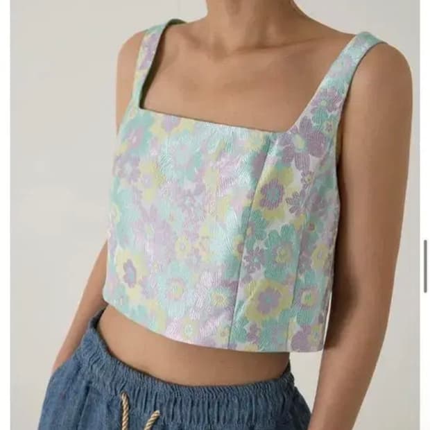 오버듀플레어 플로럴 자카드 탑