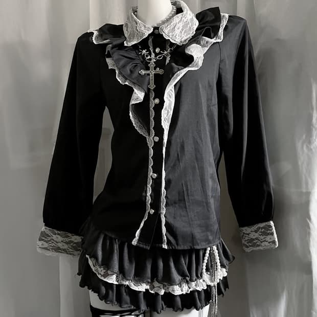 마조리티 블라우스