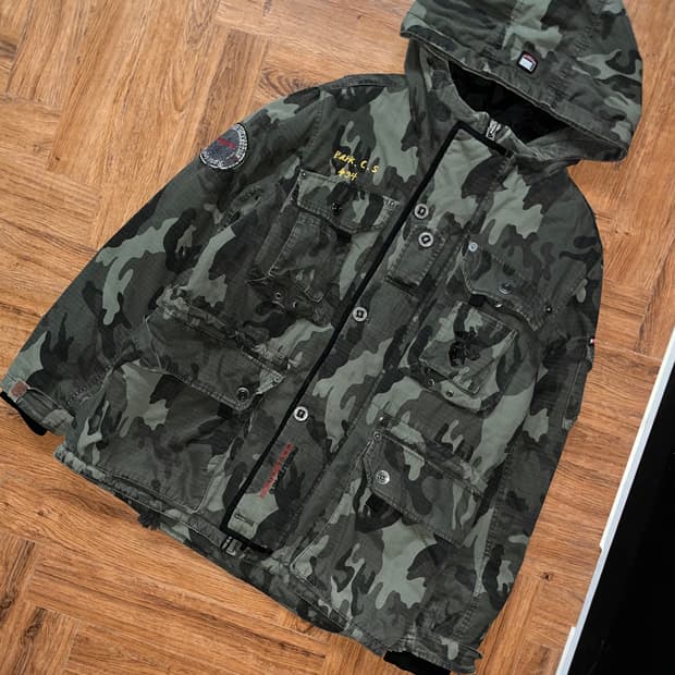 Fubu 밀리터리 카모 디테일 점퍼