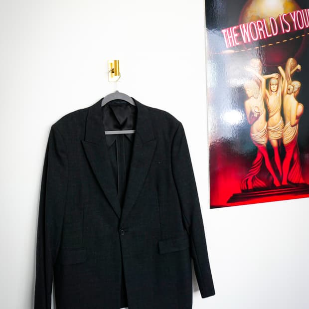 더 로우 피크드 라펠 싱글 블레이저