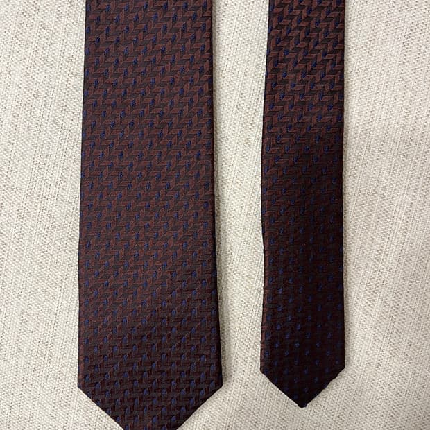 지이크 브라운 패턴 넥타이