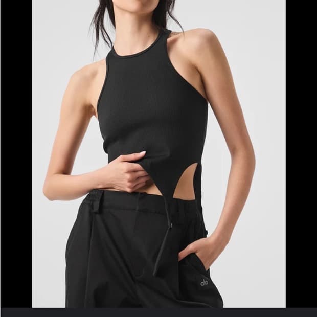 알로 탱크 Alo Ribbed Revelation Tank 블랙 S