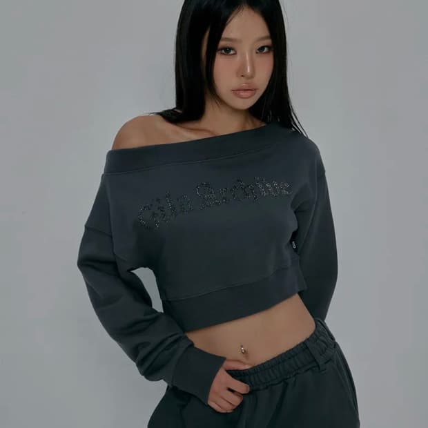 길라아카이브/ ARCH LOGO OFF SHOULDER SWEAT CRO