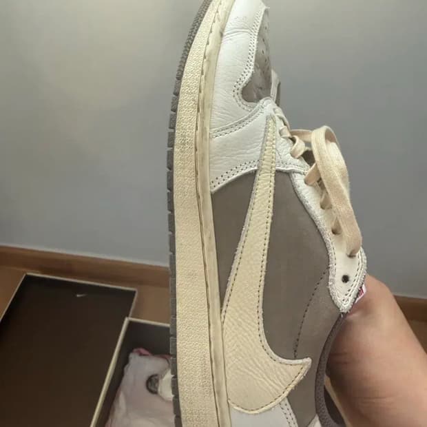 트레비스 스캇 조던 1 270 리버스 모카