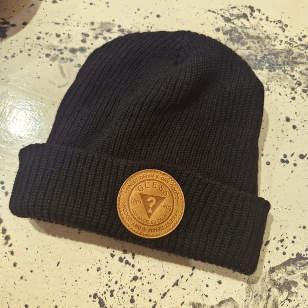 게스 비니 새상품