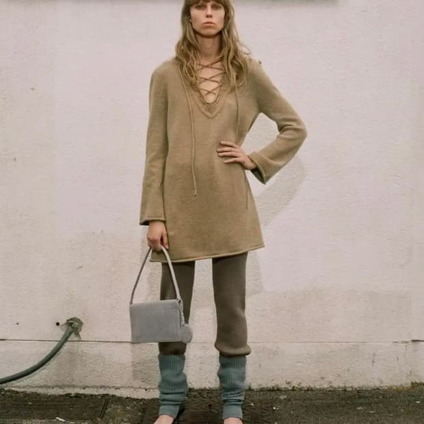 더오픈프로덕트 오픈와이와이 브이넥 니트 원피스 베이지