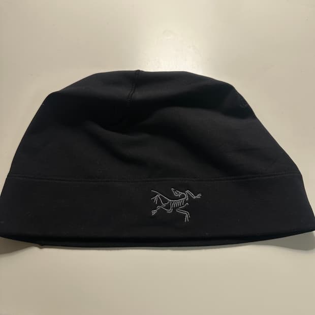 아크테릭스 로 라이트웨이트 울 토크 비니