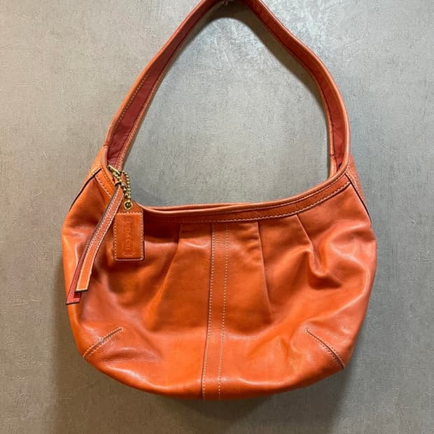 코치 오렌지 가죽 숄더백