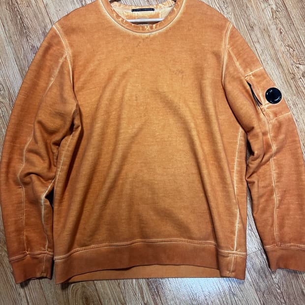 cp컴퍼니 맨투맨