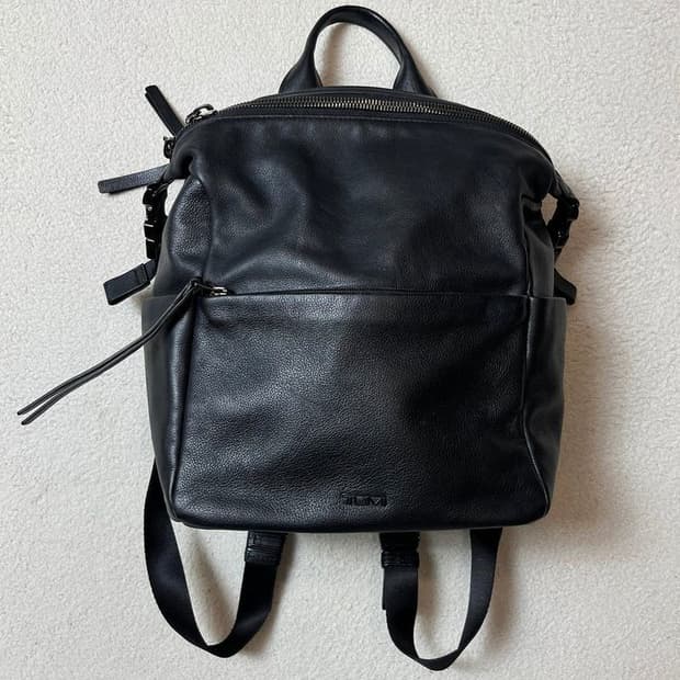 투미 Mezzanine Pat 미니 가죽 백팩 Q1236