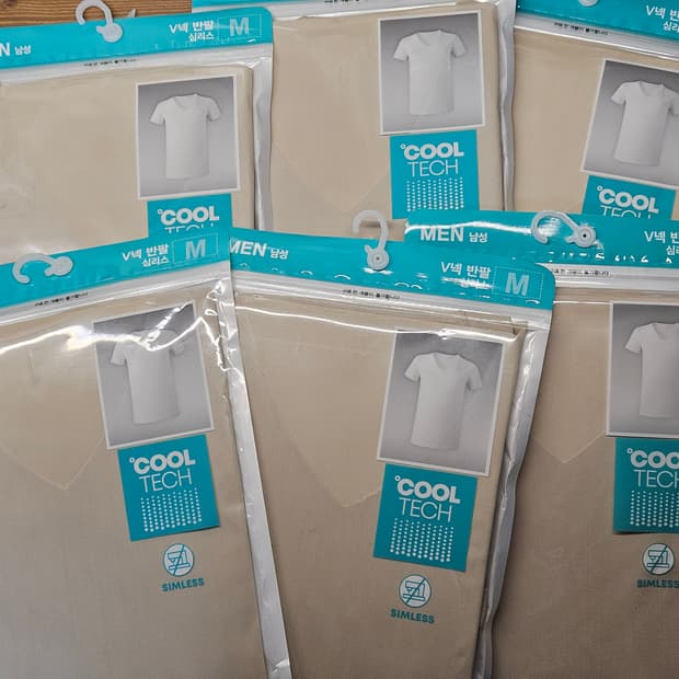 스파오 심리스 쿨테크 남성 V넥 반팔티