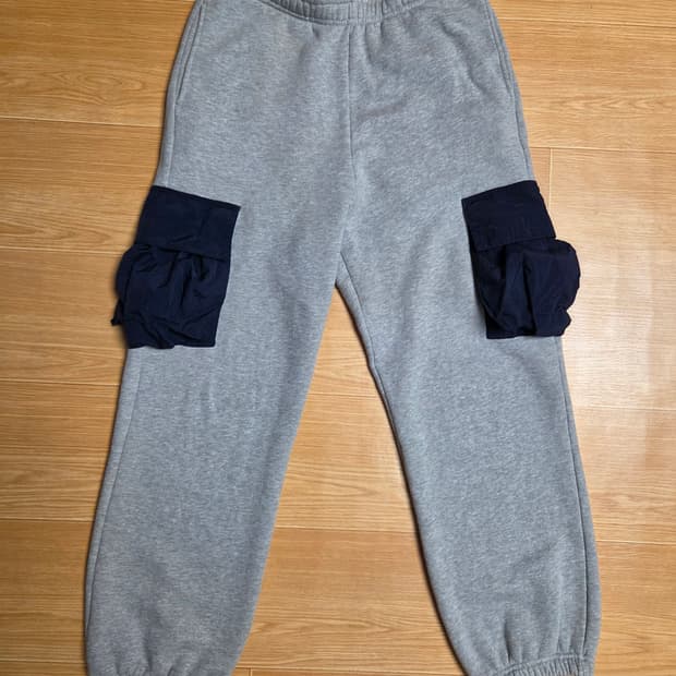 라스벳 고샤루브친스키 스웻팬츠