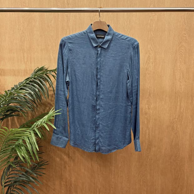 엠포리오 아르마니 린넨 블렌드 긴팔 셔츠 미니멀 히든 버튼 디테일 블루