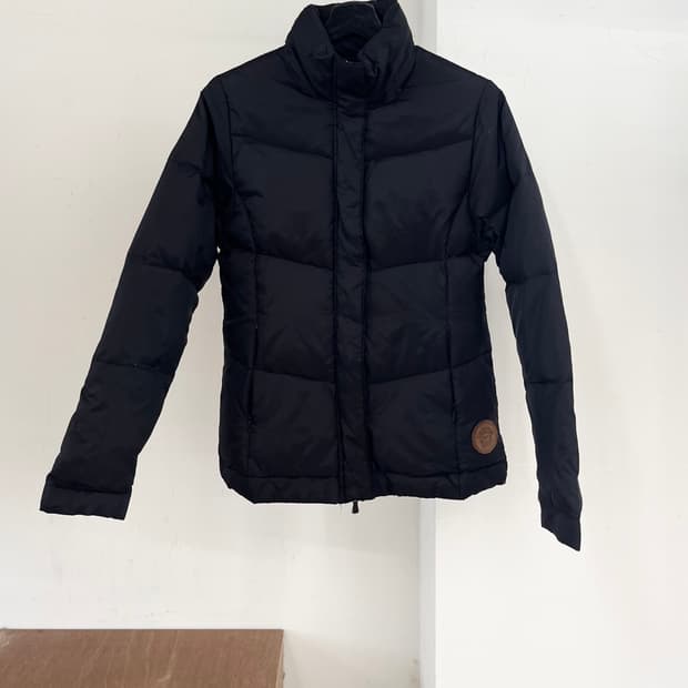 베르사체 블랙 스탠드업 칼라 퍼퍼 자켓