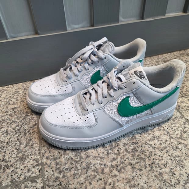 나이키 에어 포스 1 '07 퓨어 플래티넘 스타디움 그린