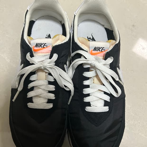 나이키 와플 트레이너 2 블랙 화이트