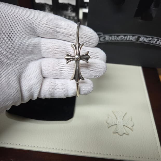 크롬하츠 크로스 뱅글 팔찌