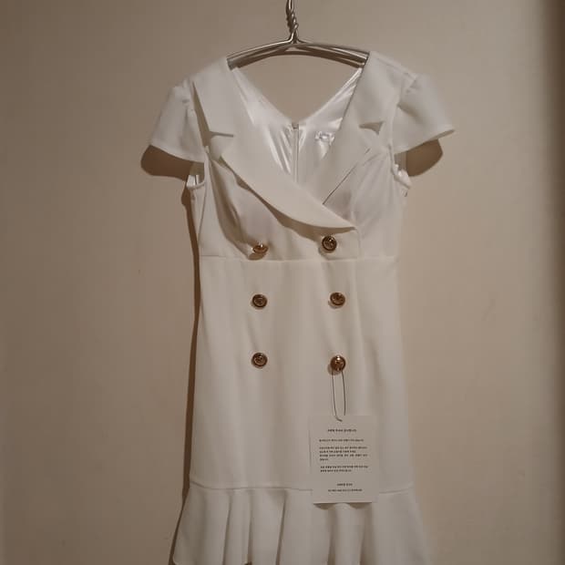 새상품 나롱쥐 화이트 프릴 더블 버튼 미니 원피스 드레스 섹시 홀복 하객