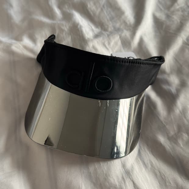 alo 알로 요가 에어리프트 솔라 바이저