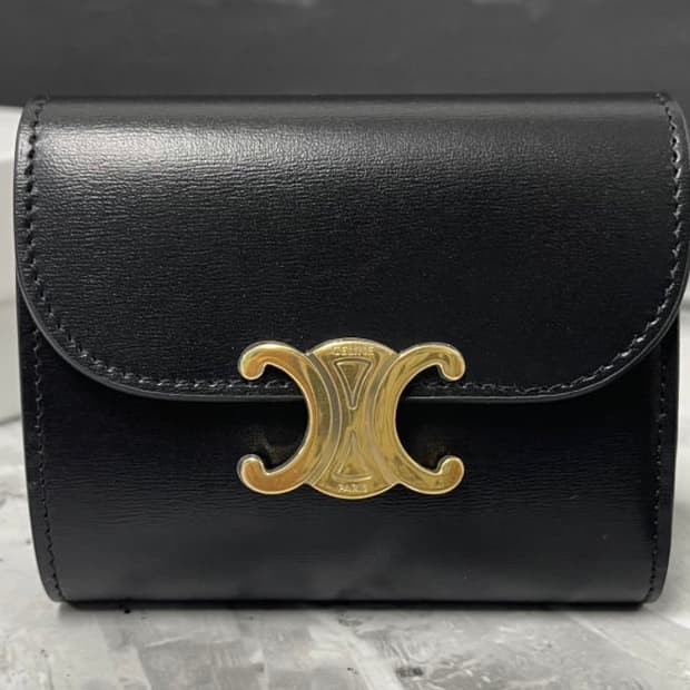 셀린느 스몰 트리옹프 플랩 지갑