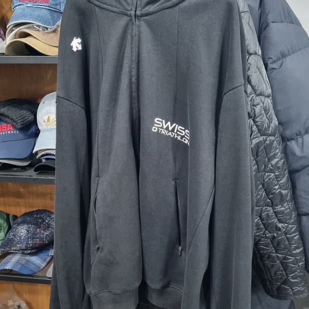 데상트 검정색 남성 110사이즈 후드집업 컨디션8/10