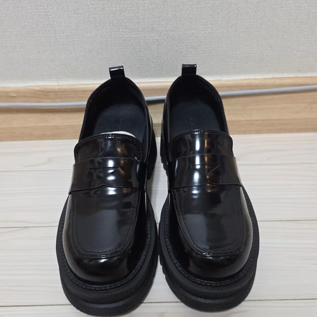 코모레비뮤지엄 에나멜 로퍼 230