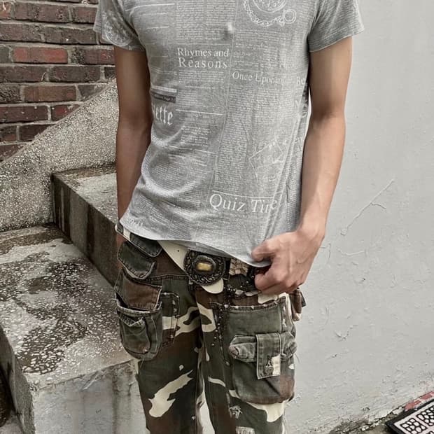 존 갈리아노 뉴스페이퍼 반팔티