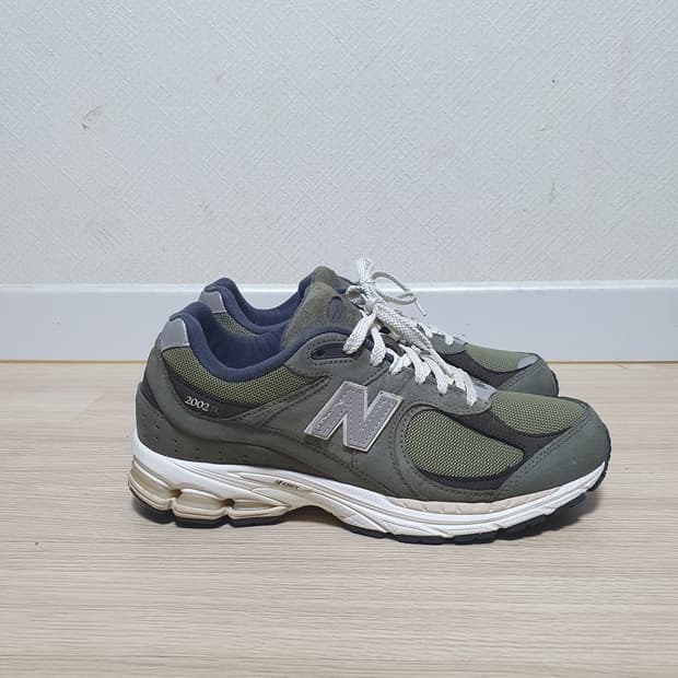 뉴발란스 2002R 운동화 270