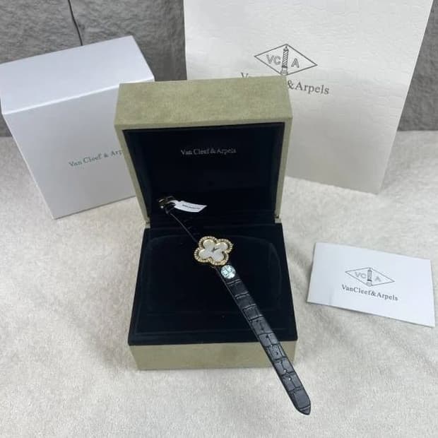 미개봉 삼성 갤럭시 워치8 40mm 화이트 실버