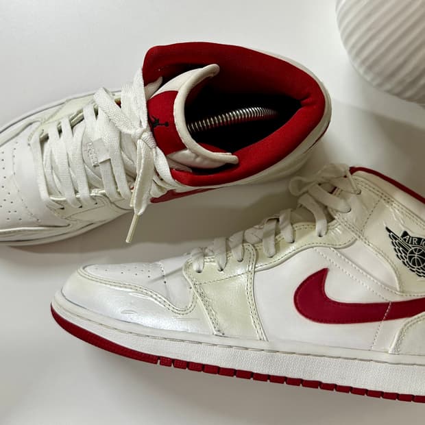 나이키 조던 1 미드 화이트 짐 레드 270