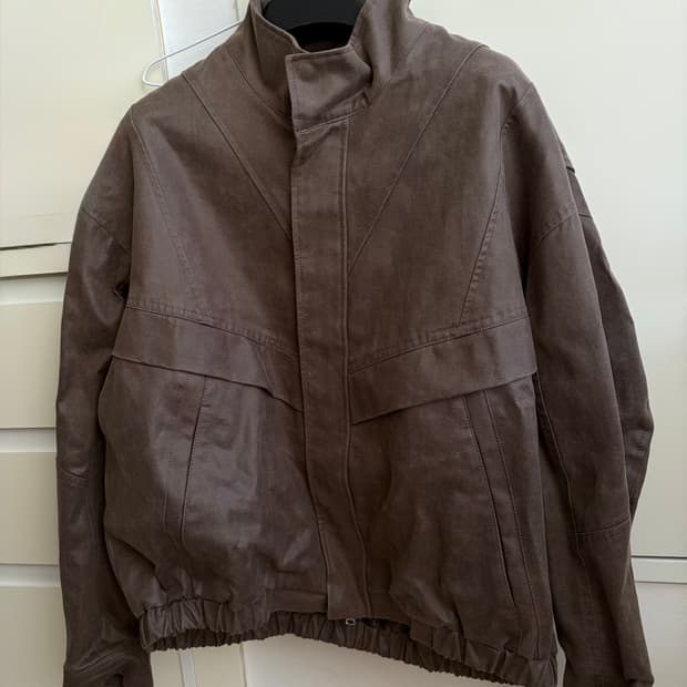 인사일런스 크랙 스웨이드 자켓