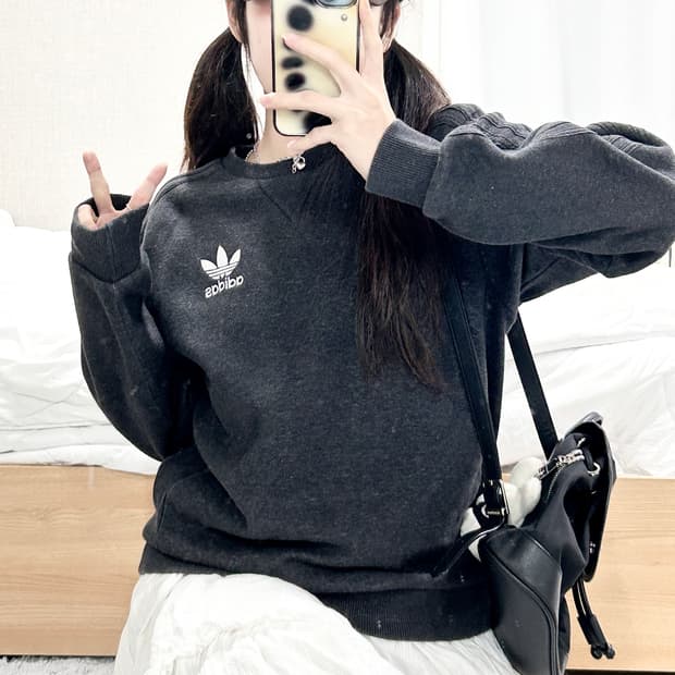 아디다스 자수로고 차콜 삼선 맨투맨