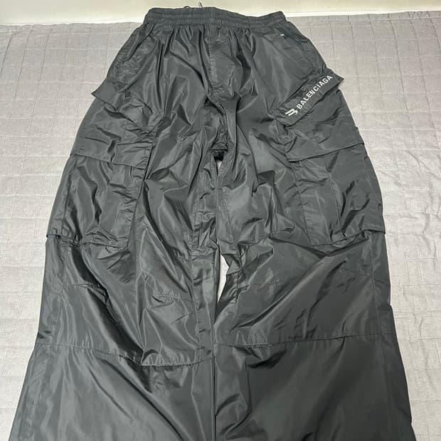 [44] 발렌시아가 테크니컬 나일론 카고 팬츠