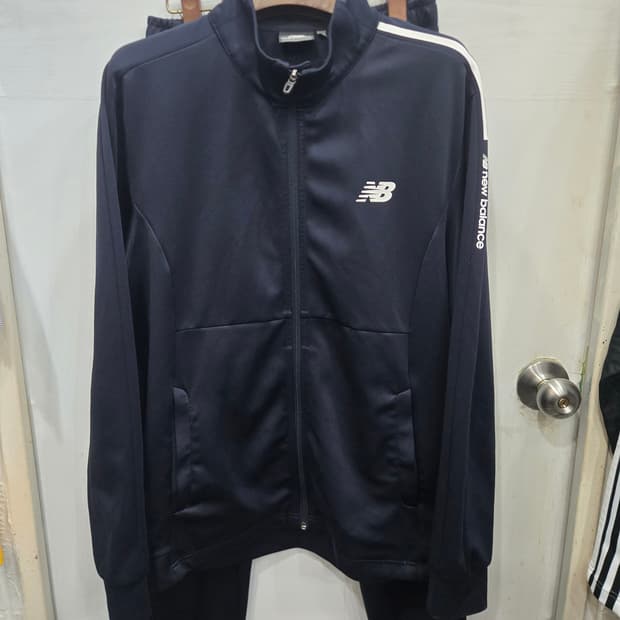 L,100 )) New balance 뉴발란스 트레이닝복 세트! 깔끔해용