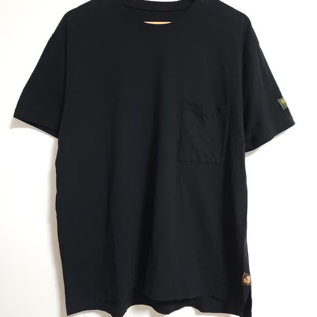 캐피탈 플래그 포켓티셔츠