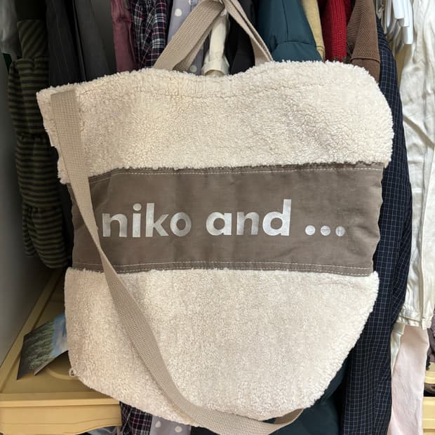 니코앤드 크로스백