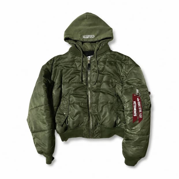 베트멍 AW17 리버시블 알파인더스트리 크롭 패디드 봄버