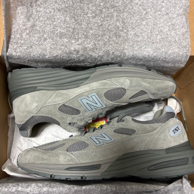 뉴발란스X디스이스네버댓 991v2 285사이즈 새제품 팝니다