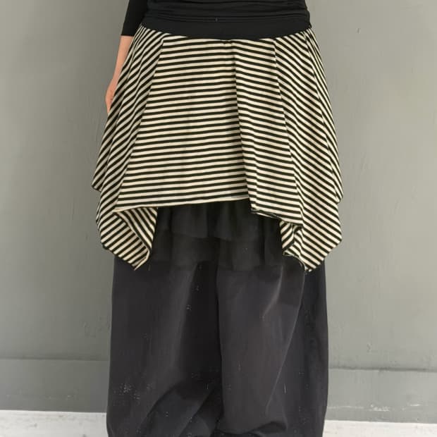 unbalance design stripe pattern skirt 