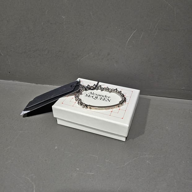 알렉산더 맥퀸 ID 로고 플래크 미니 스컬 브레이슬릿