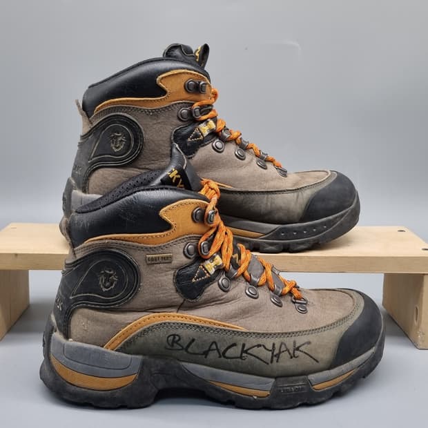 블랙야크 여성등산화 240